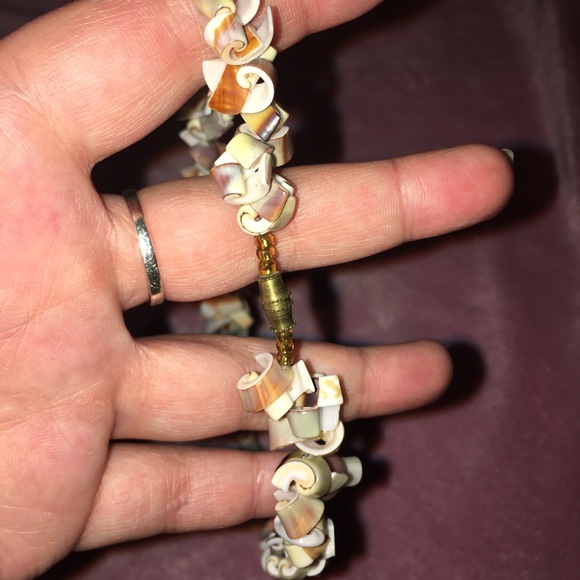 Shell necklace - Picture 4 of 4